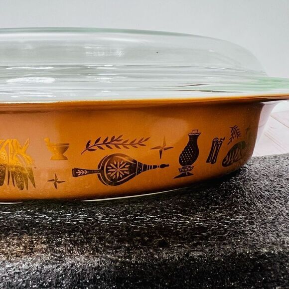 Pyrex Vintage Early American Divided Casserole Dish with Lid Brown Gold - Picture 4 of 12